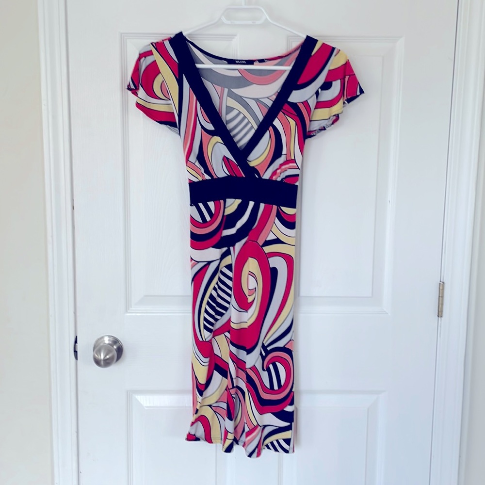 Summer tie-back dress with sleeves. Colorful print. Size small.